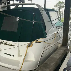 1997 Cruisers Yachts 3575