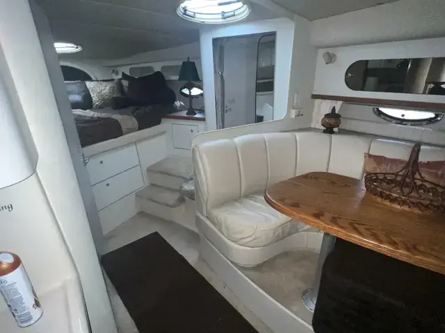 Cruisers Yachts 3575