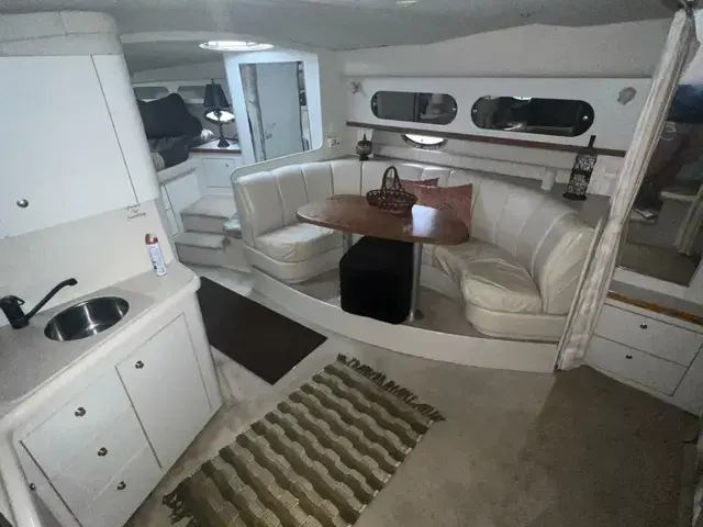 Cruisers Yachts 3575