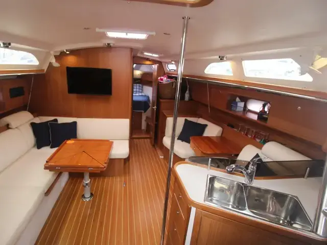 Catalina 385