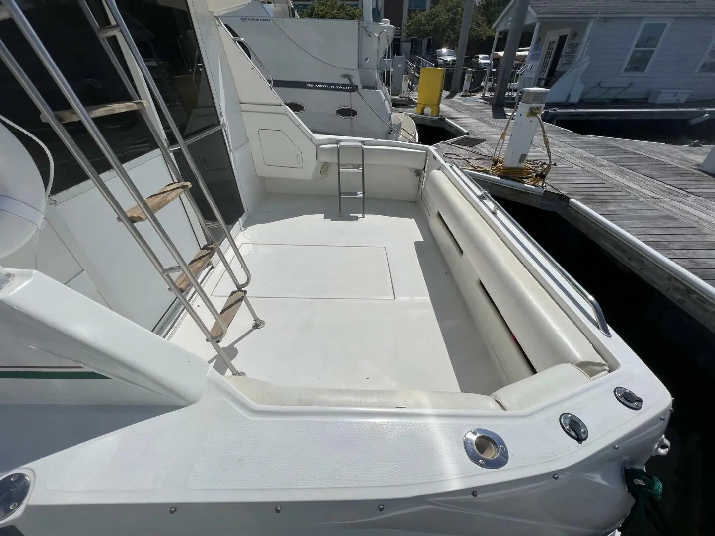 1996 Sea Ray 370 aft cabin