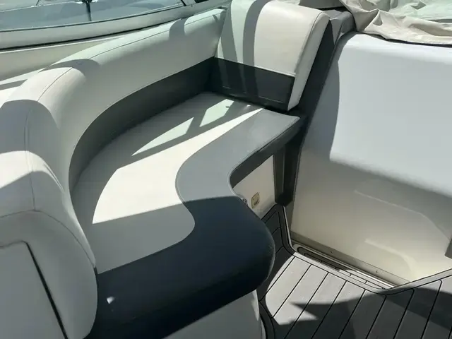 Cruisers Yachts 340 Express