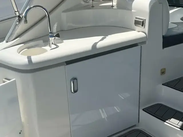 Cruisers Yachts 340 Express