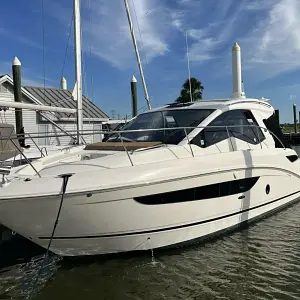 2018 Sea Ray Sundancer 350 Coupe