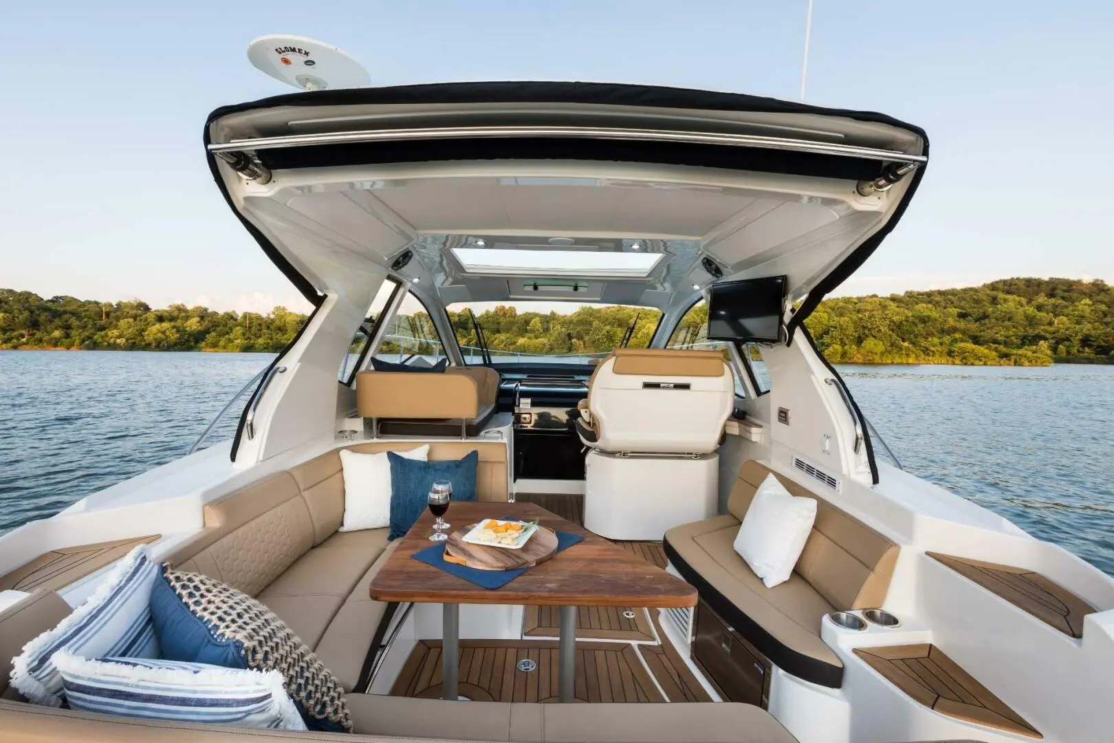 2018 Sea Ray sundancer 350 coupe