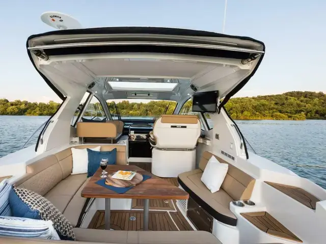 Sea Ray Sundancer 350 Coupe