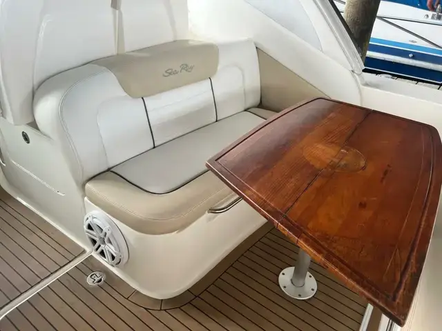 Sea Ray Sundancer 330