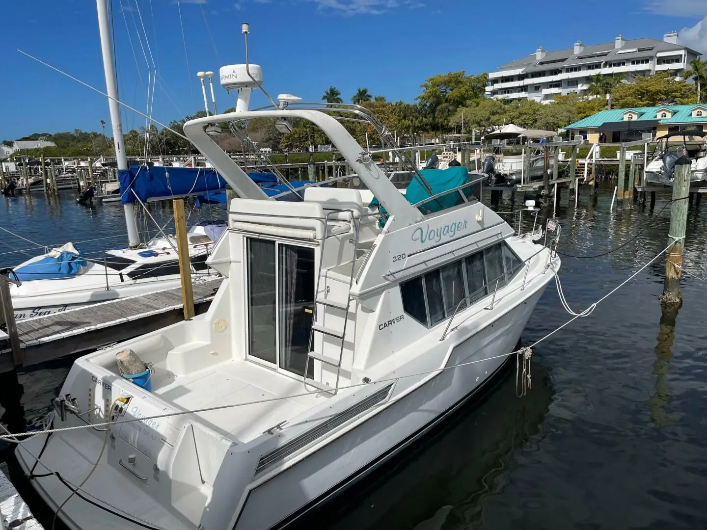 1996 Carver 320 voyager flybridge