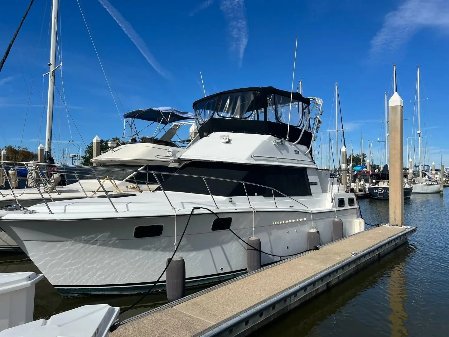 1984 Carver 3207 aft cabin