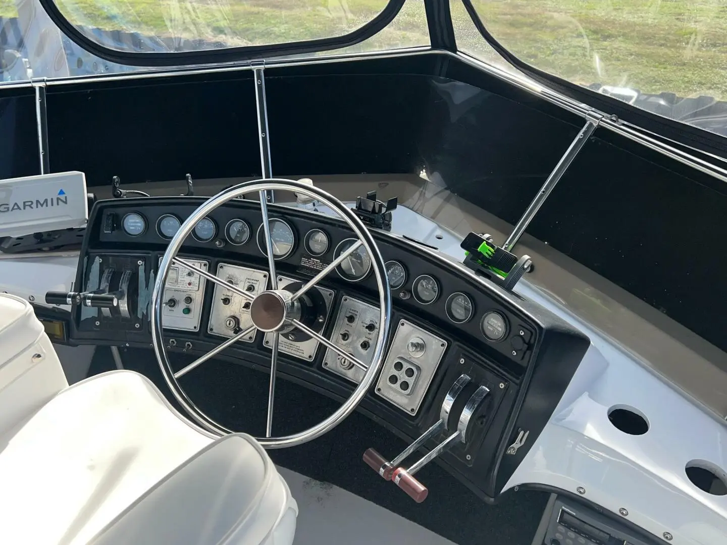 1984 Carver 3207 aft cabin