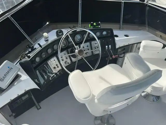 Carver 3207 Aft Cabin