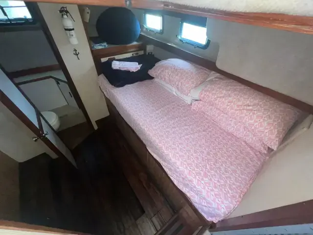 Carver 3207 Aft Cabin