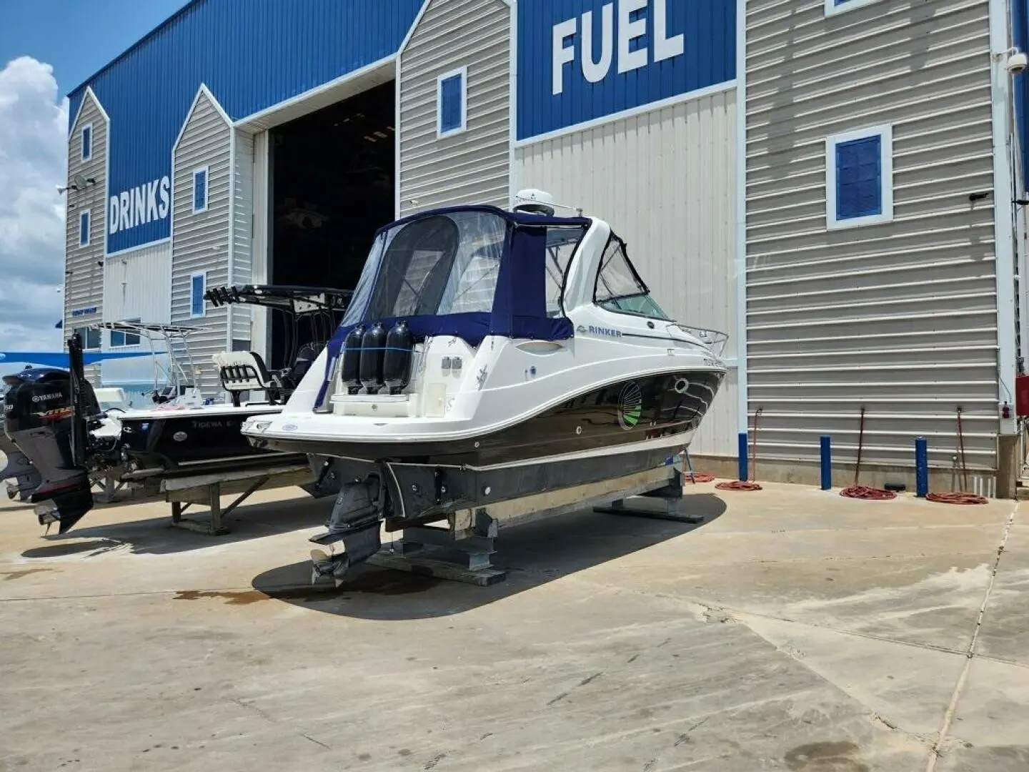 2008 Rinker express cruiser 260