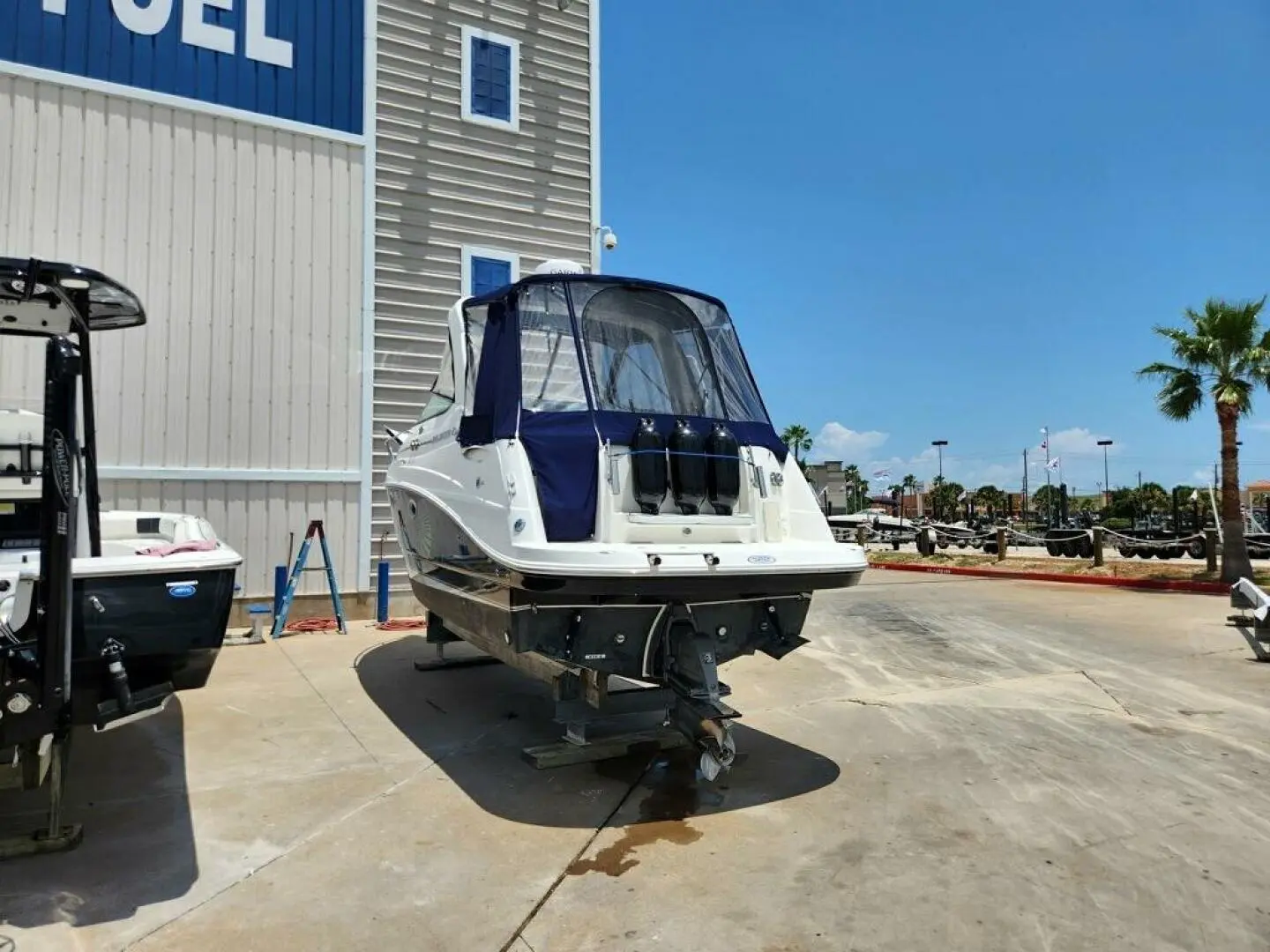 2008 Rinker express cruiser 260