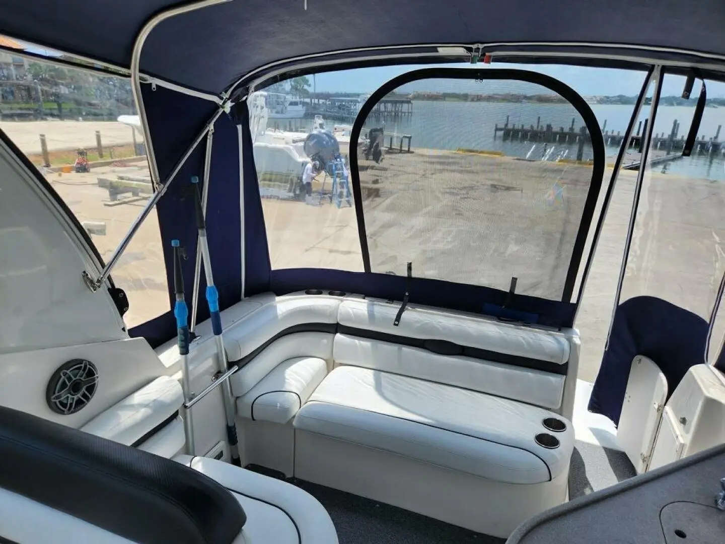 2008 Rinker express cruiser 260