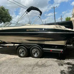 2005 Glastron GX235