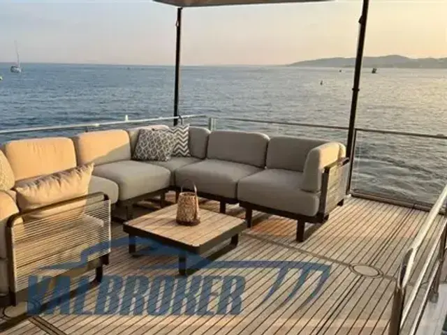 Absolute Navetta 68