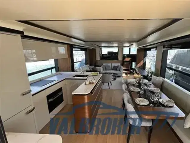 Absolute Navetta 68