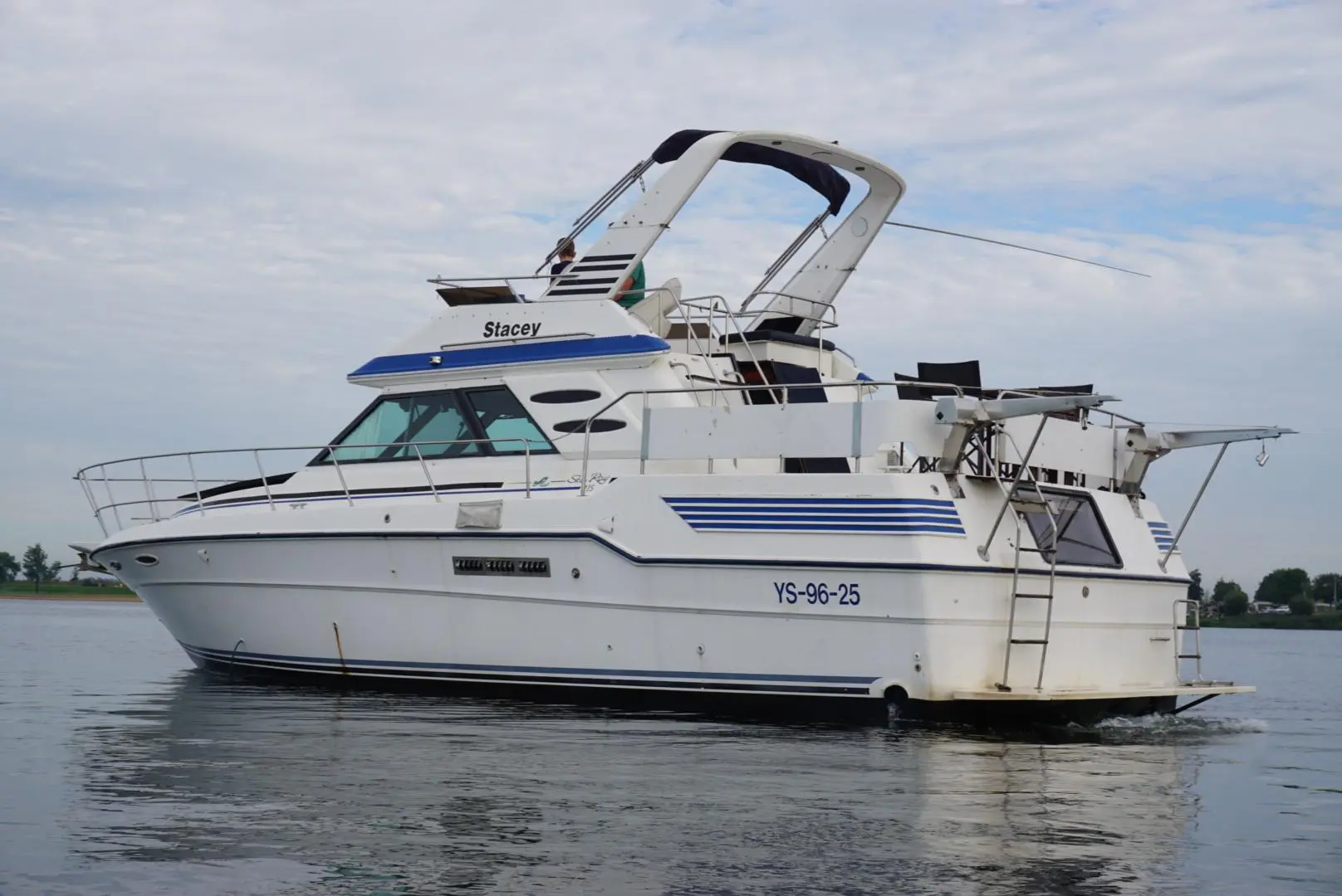 1989 Sea Ray 415 aft cabin