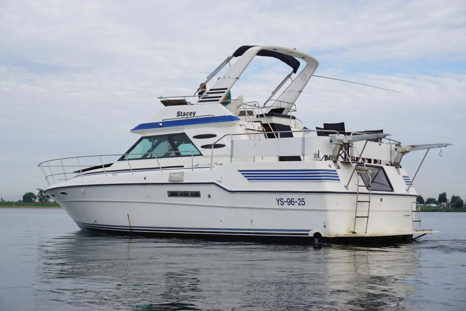 1989 Sea Ray 415 aft cabin