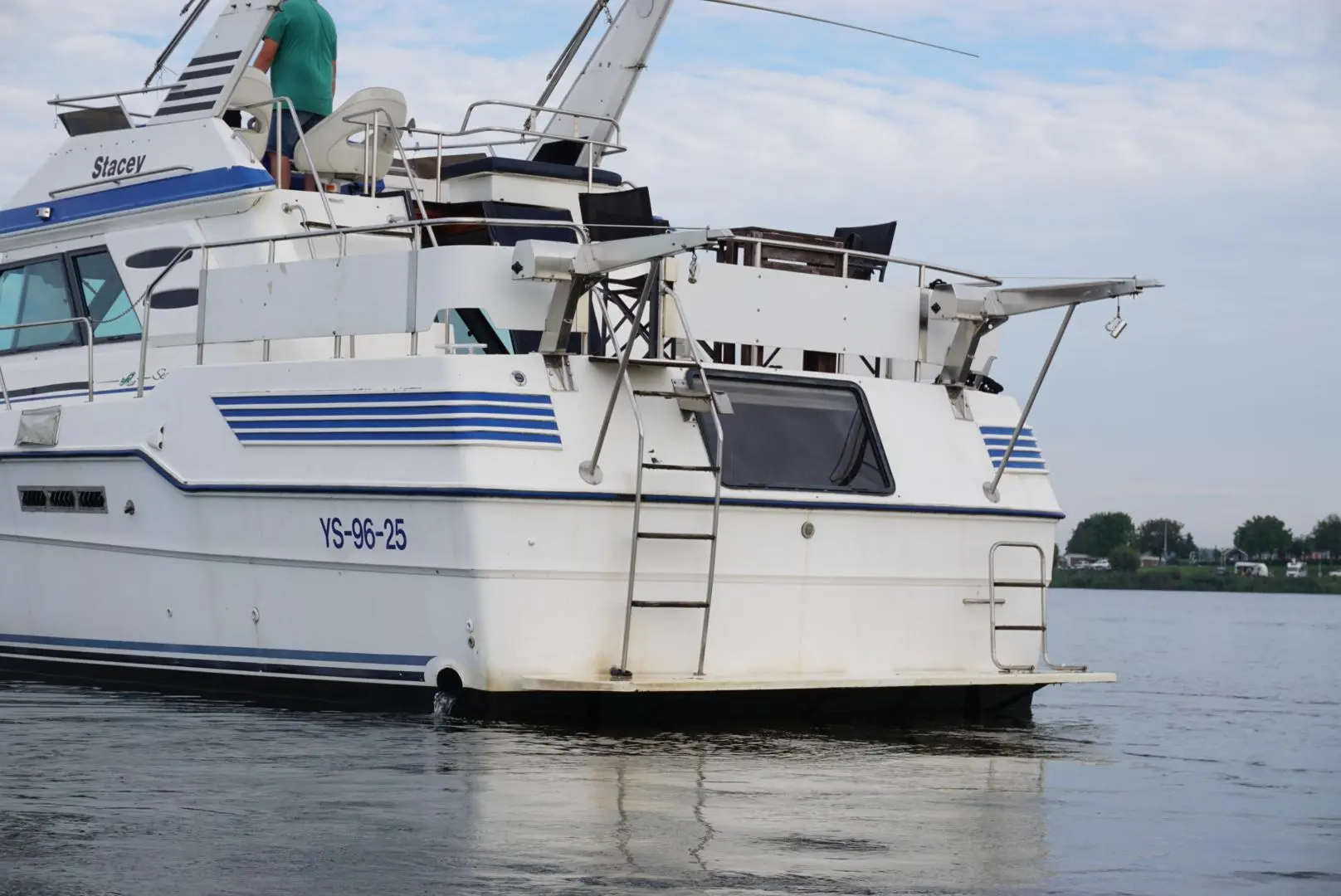 1989 Sea Ray 415 aft cabin