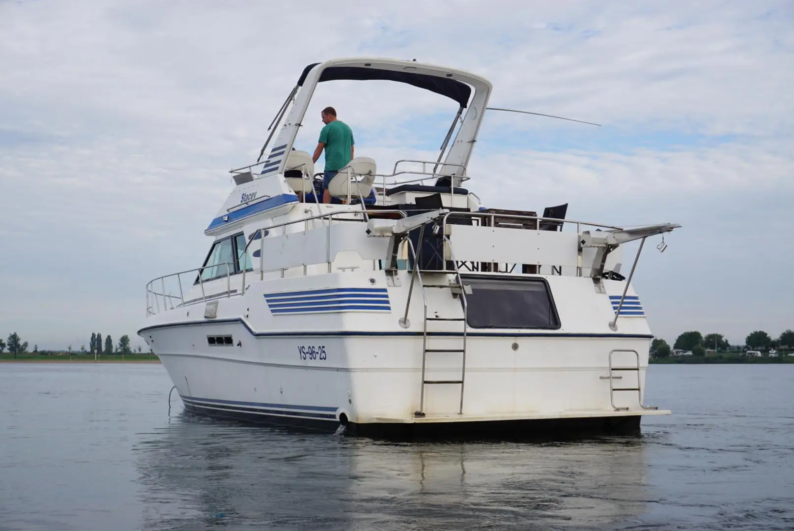 1989 Sea Ray 415 aft cabin