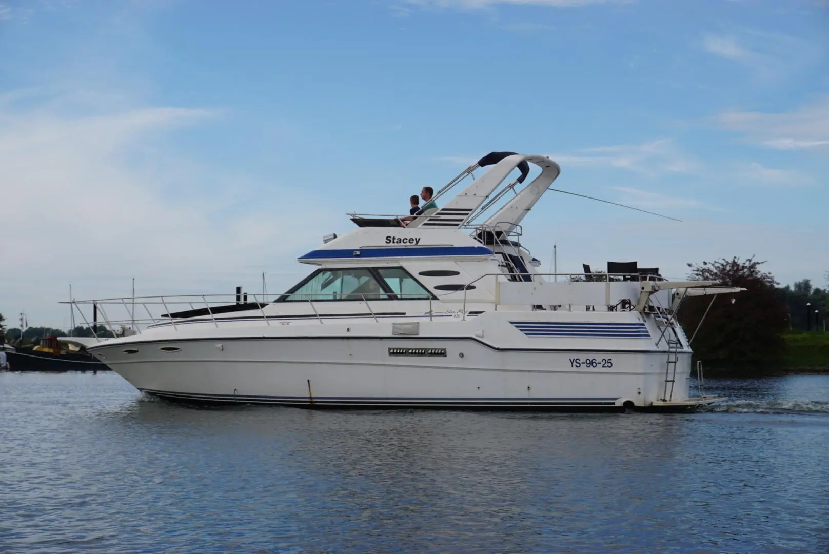 1989 Sea Ray 415 aft cabin