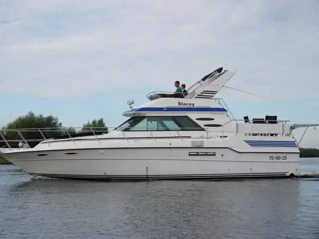 Sea Ray 415 Aft Cabin