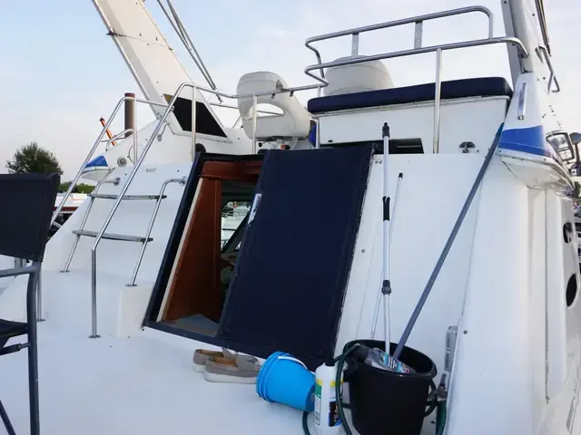 Sea Ray 415 Aft Cabin