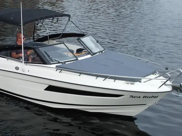 Parker Boats 690dc