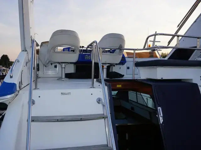 Sea Ray 415 Aft Cabin