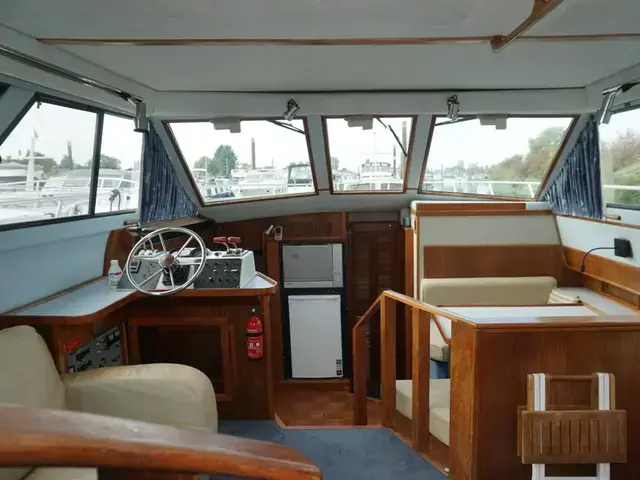 Sea Ray 415 Aft Cabin