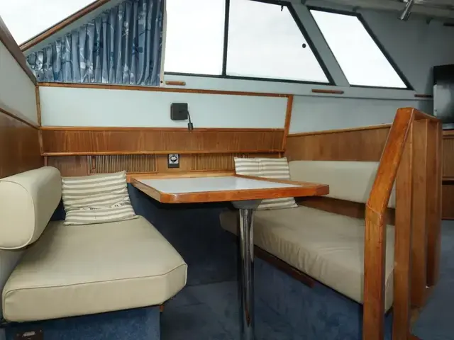 Sea Ray 415 Aft Cabin