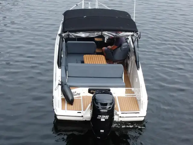 Parker Boats 690dc