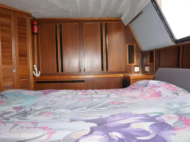 Sea Ray 415 Aft Cabin