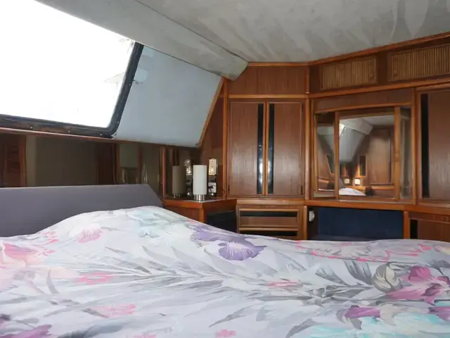 Sea Ray 415 Aft Cabin