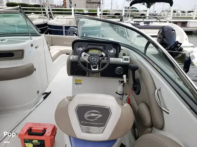 Crownline E235XS