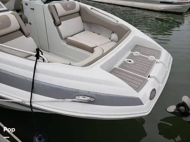 Crownline E235XS