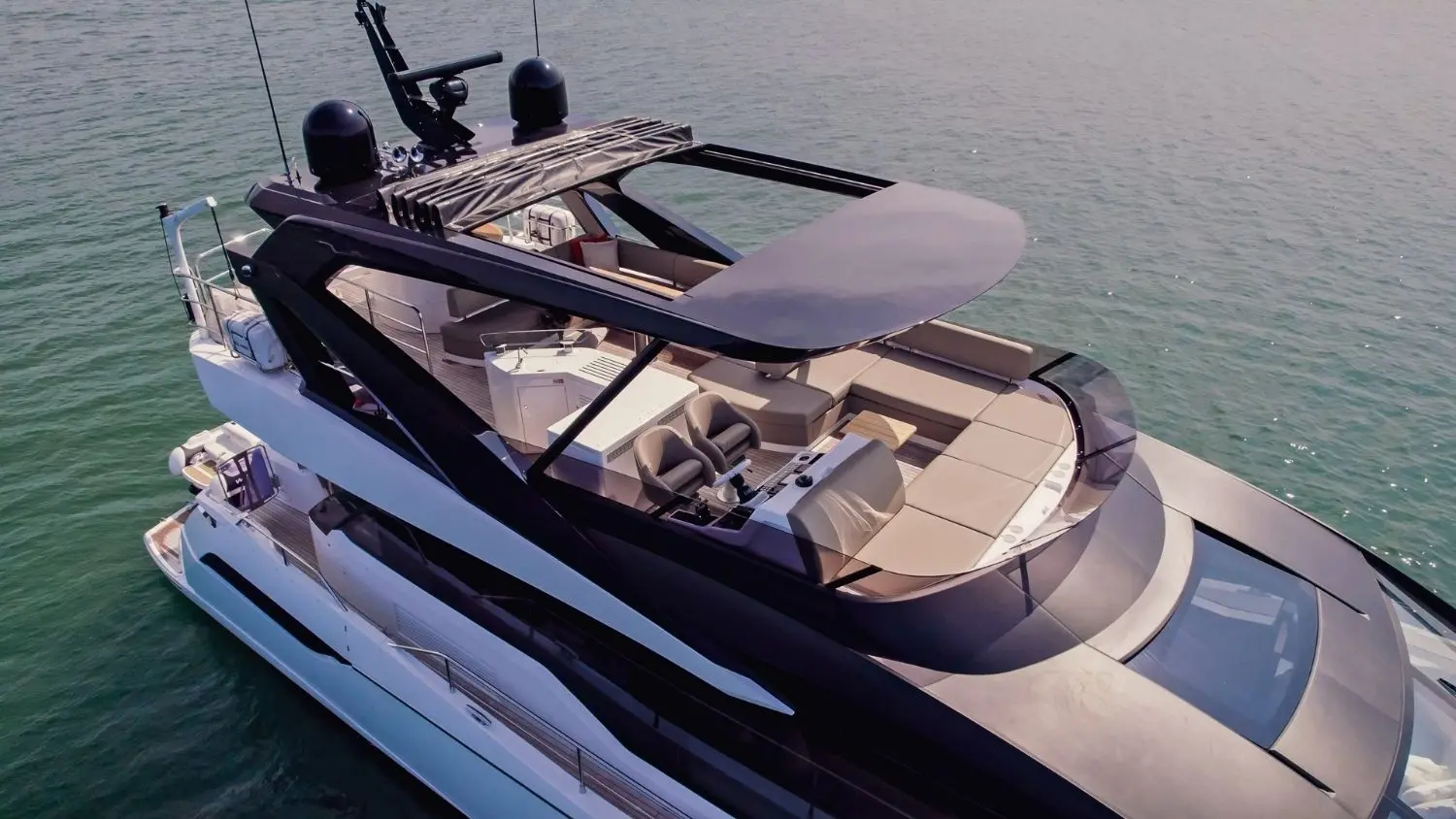 2022 Sunseeker 76 yacht