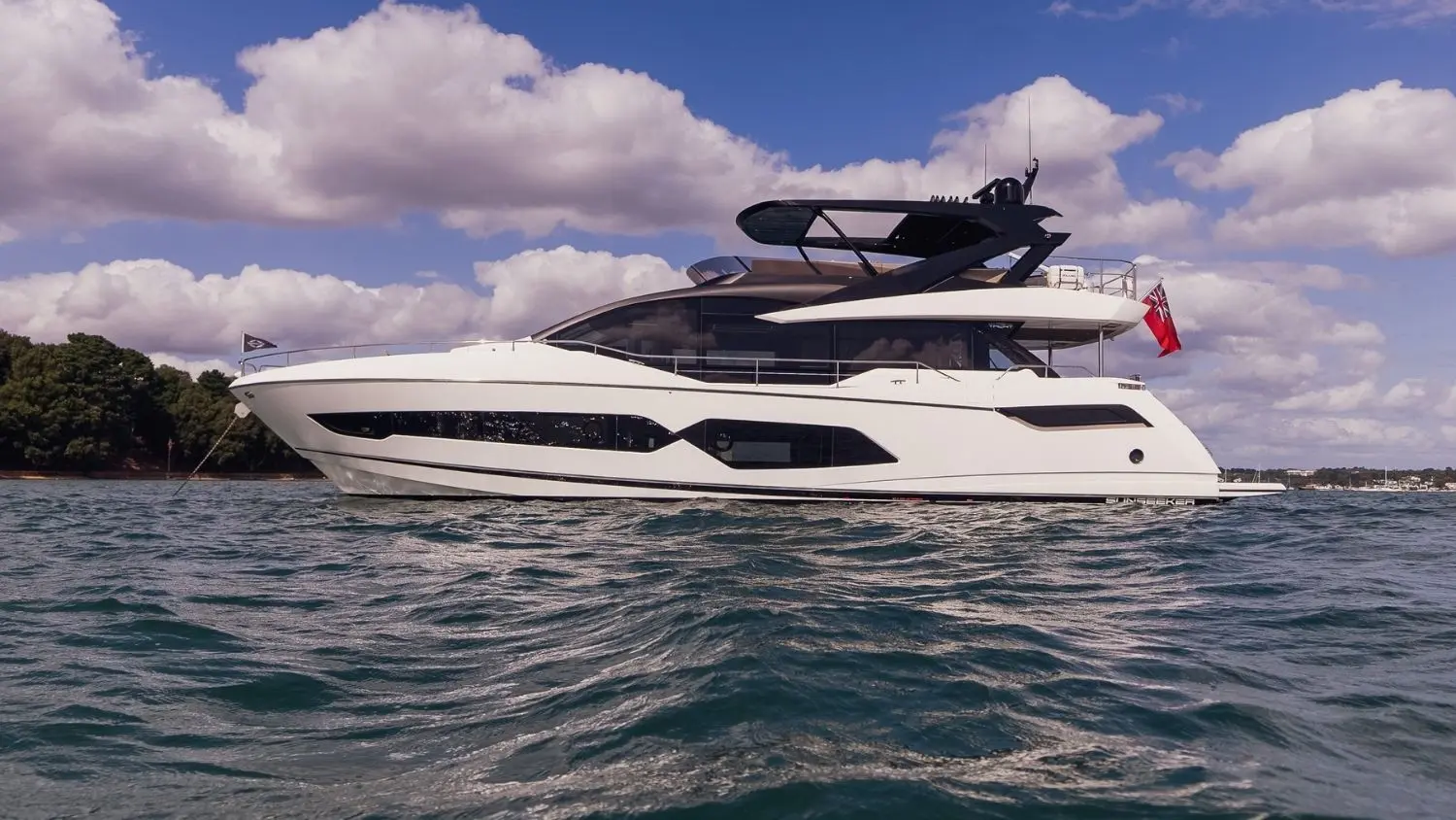 2022 Sunseeker 76 yacht