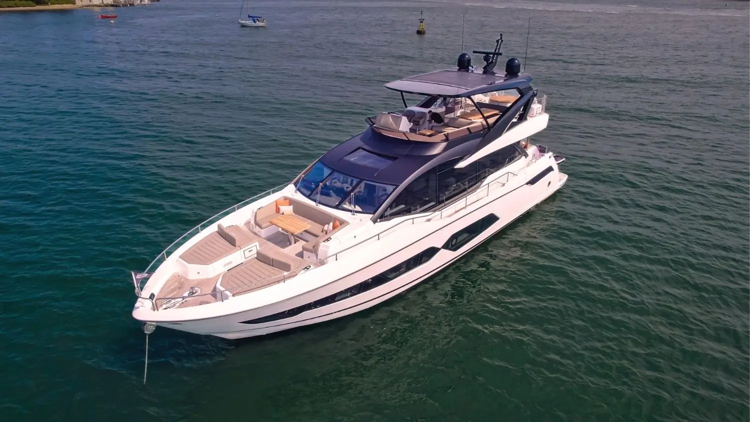 2022 Sunseeker 76 yacht