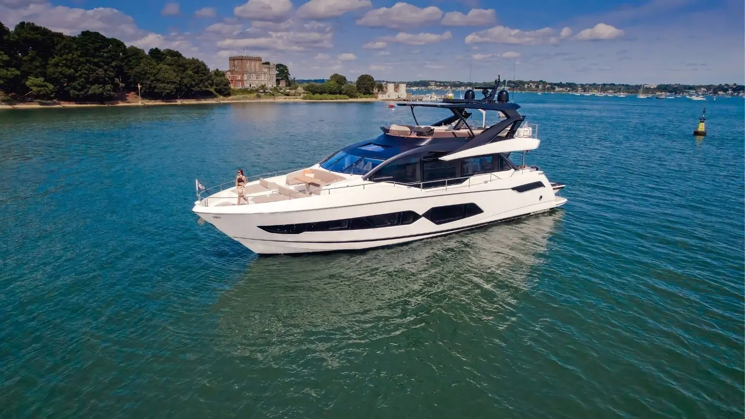 2022 Sunseeker 76 yacht