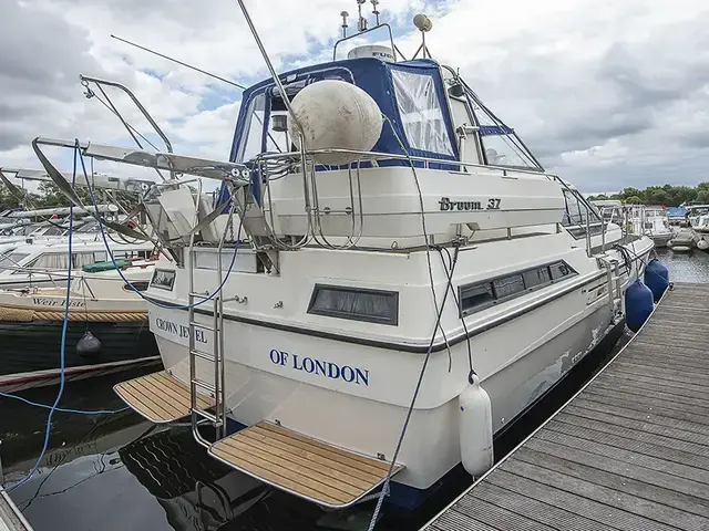 Broom Boats 37