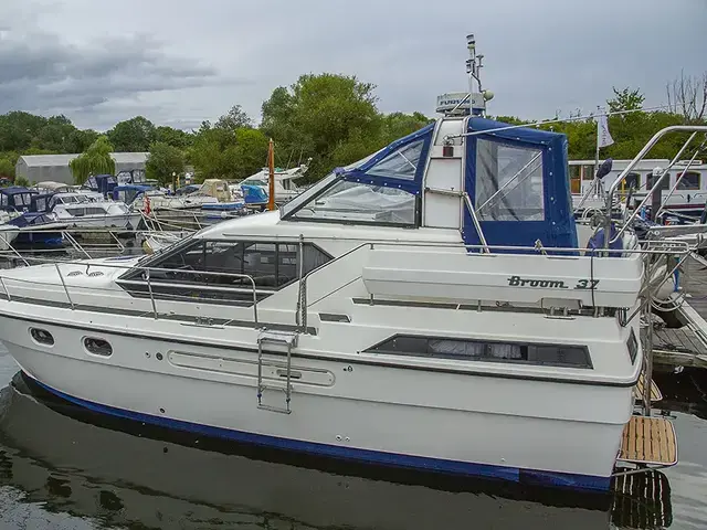 Broom Boats 37