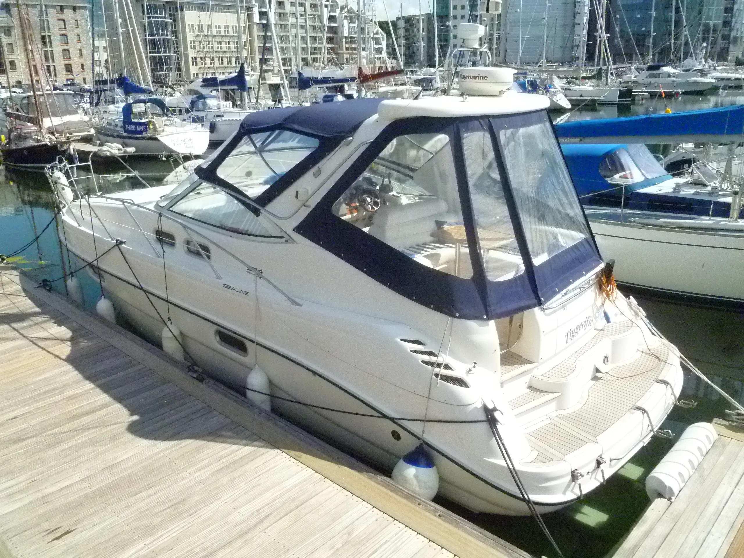 2001 Sealine s34 sports cruiser