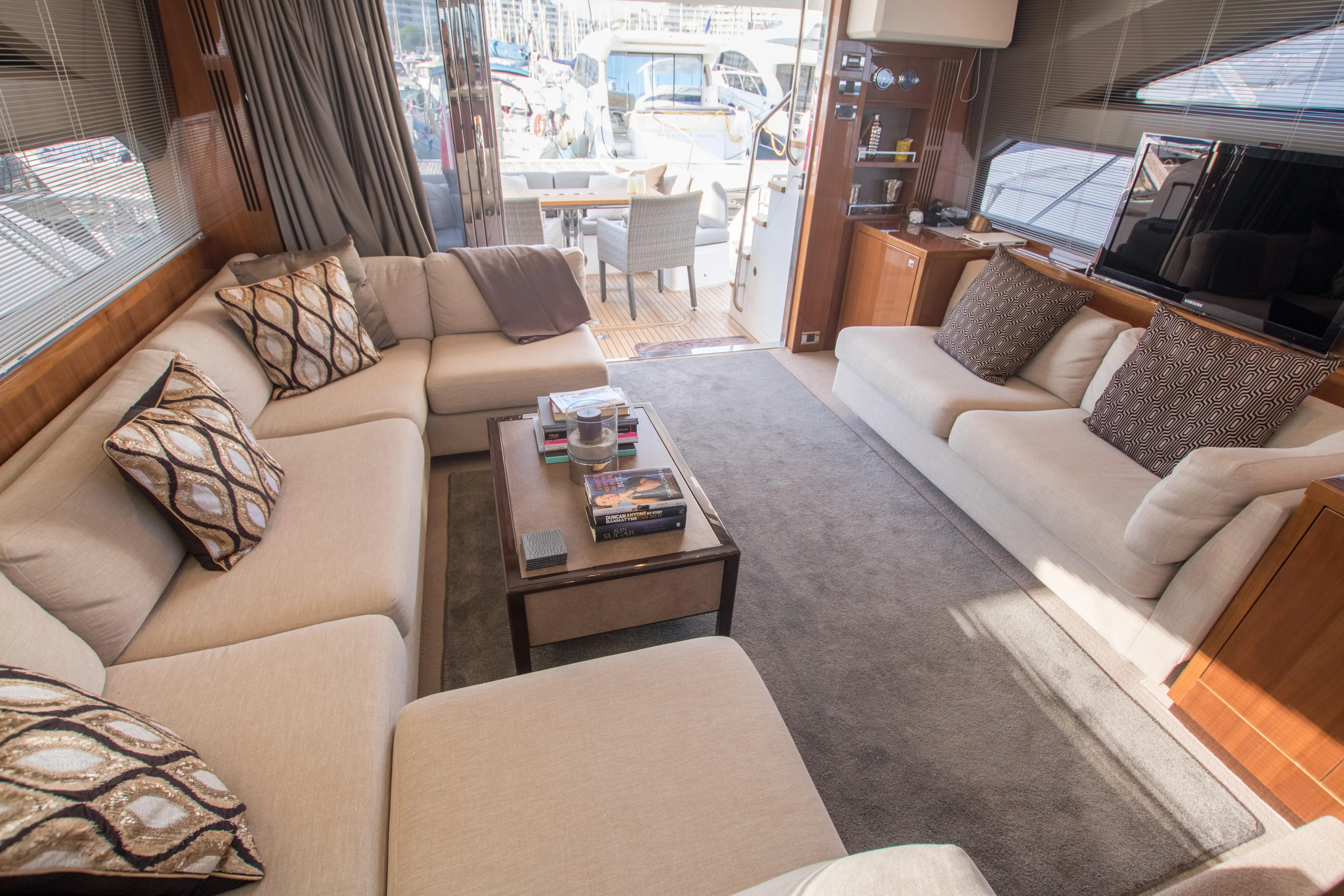 2011 Princess 64