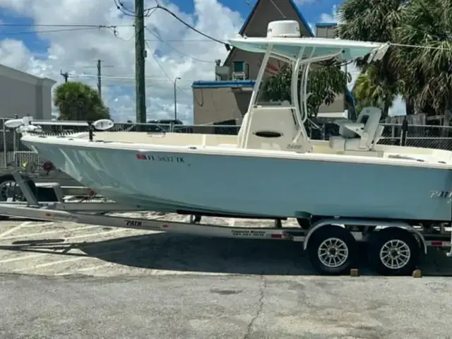 Pathfinder Boats 2400 TRS