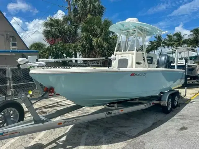 Pathfinder Boats 2400 TRS