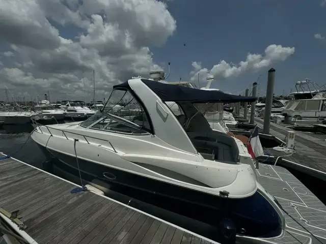 Cruisers Yachts 370 Express