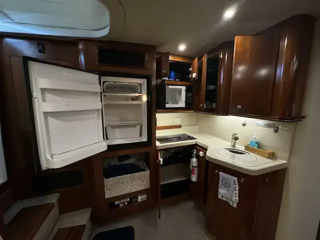 Cruisers Yachts 370 Express